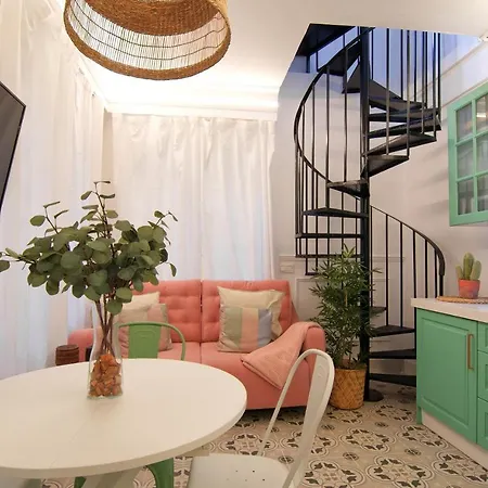 Mara's La Mar - Beachfront Tiny House - Bajondillo Apartment Torremolinos