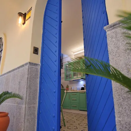 Mara's La Mar - Beachfront Tiny House - 30 M2 Private Terrace Apartmán Torremolinos